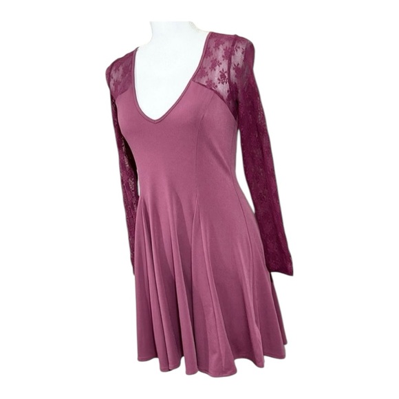 Urban Outfitters Kimchi Blue Lace Deep V Stretchy Long Sleeve Mauve Dress Small - Picture 4 of 6
